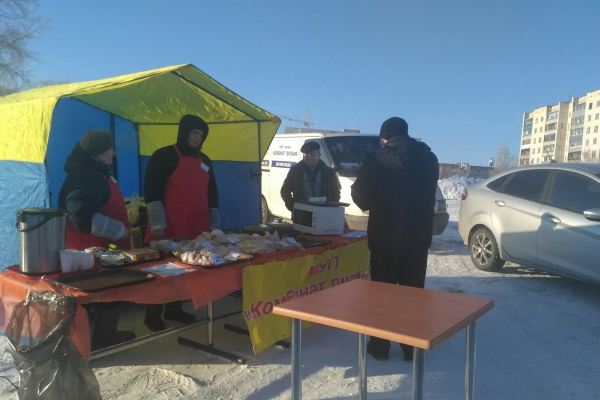 Администрацией г. Кургана было организовано мероприятие на реке Тобол ( территория пляжа «Бабьи пески» )